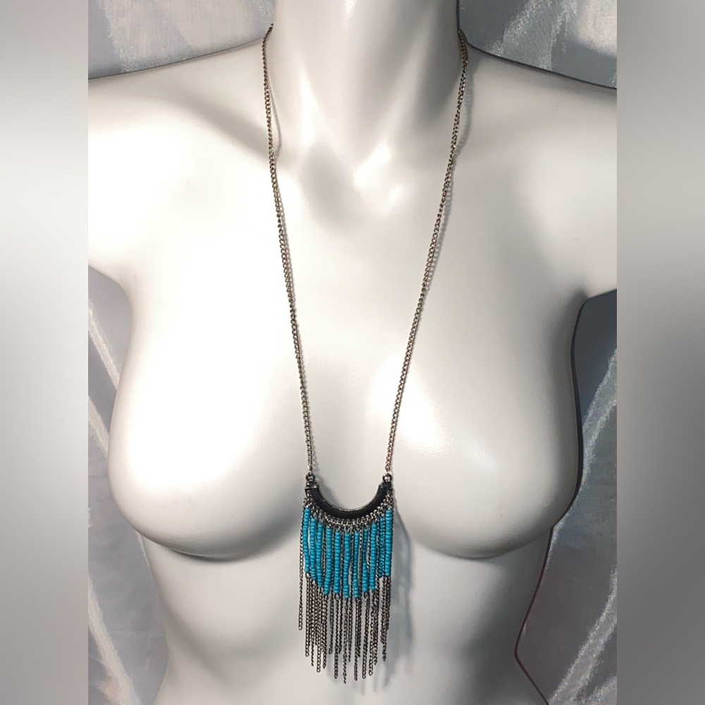 Chic Silver Necklace with Turquoise Beads